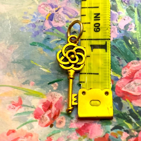 5/$10❤️❤️❤️NEW BRASS KEY CHARM PENDANT - Picture 2 of 2